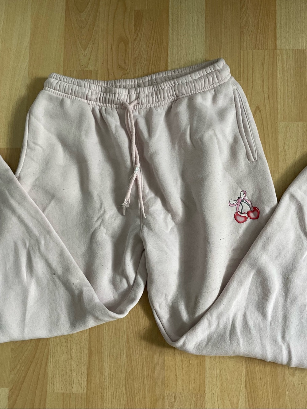 Pink Sweats - Picture 5 of 7